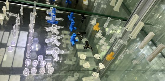 Desenvolvimento personalizado de produtos de plástico peças pequenas tampas embalagem moldes de injecção de plástico moldagem